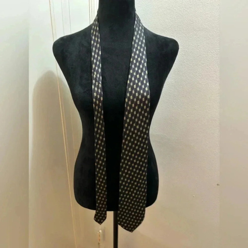 Bachrach Men’s Tie-great condition-100% silk